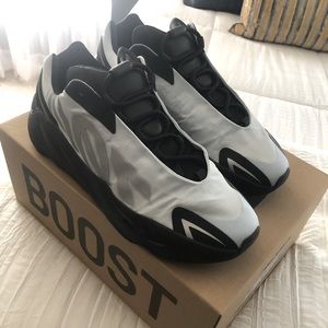 YEEZY 700 MNVN BLUE TINT 12.5